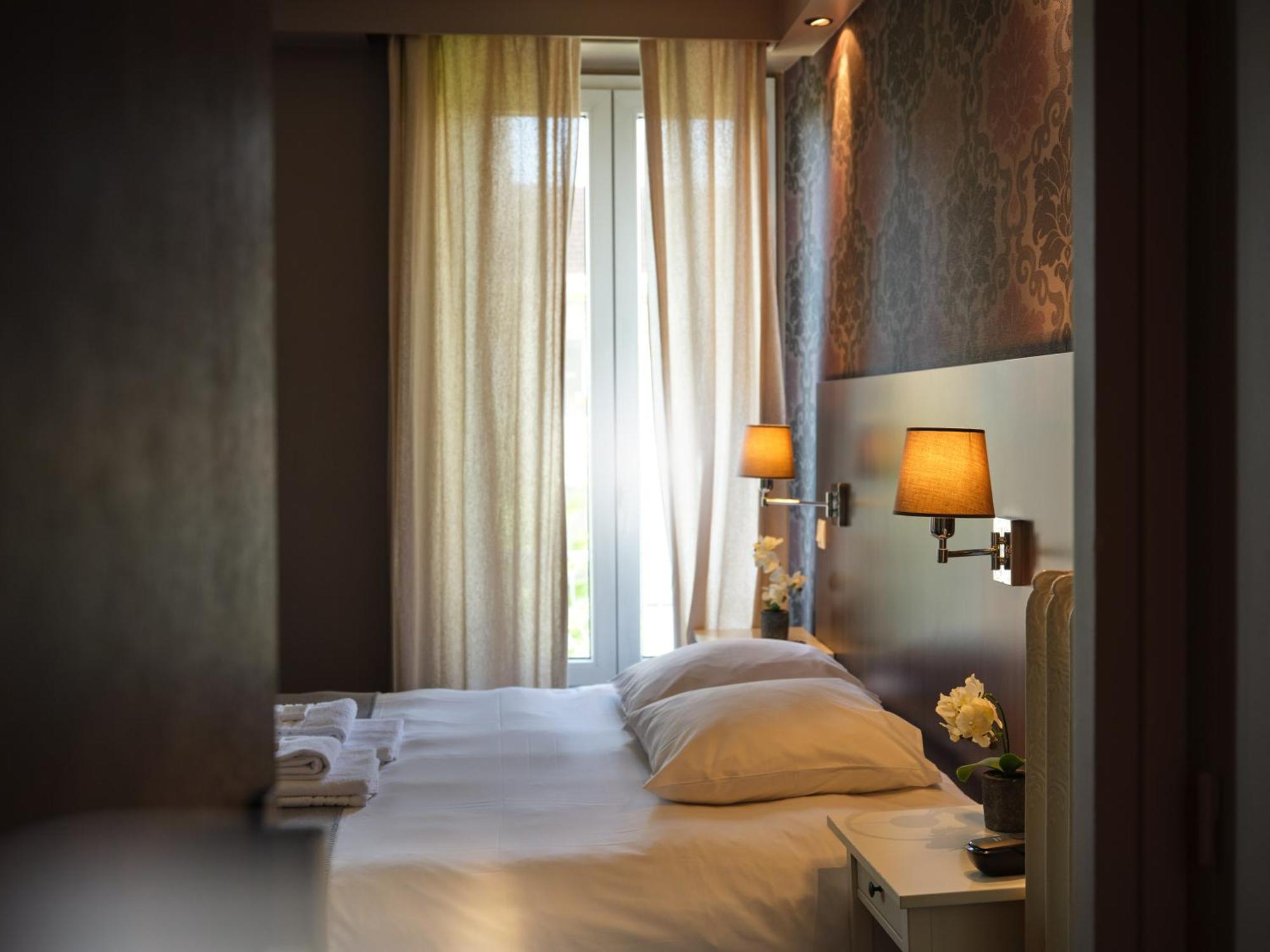 Hotel Les Negociants Valence  Esterno foto